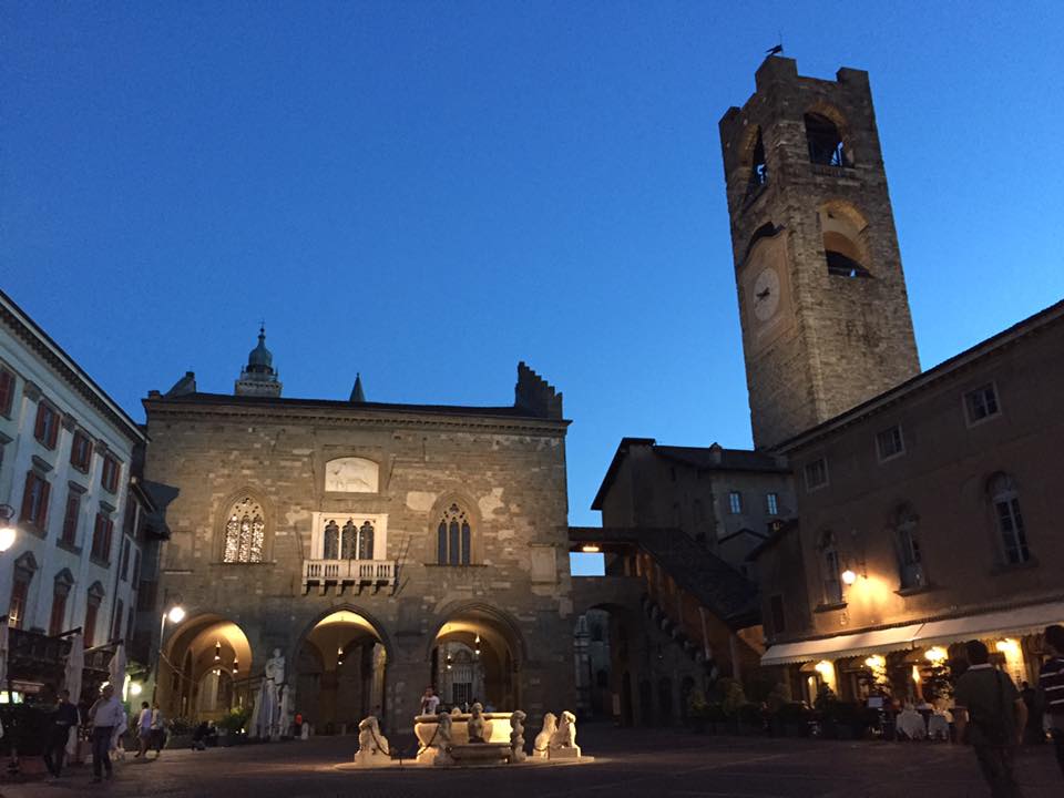 Bergamo Piazza Vecchia al tramonto